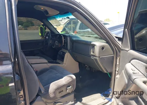 2000 Chevrolet Silverado 1500 Ls z USA, uszkodzony, nr VIN 1GCEC19T0YZ320202